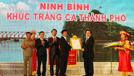 Construir la ciudad de Ninh Binh como centro cultural e histórico